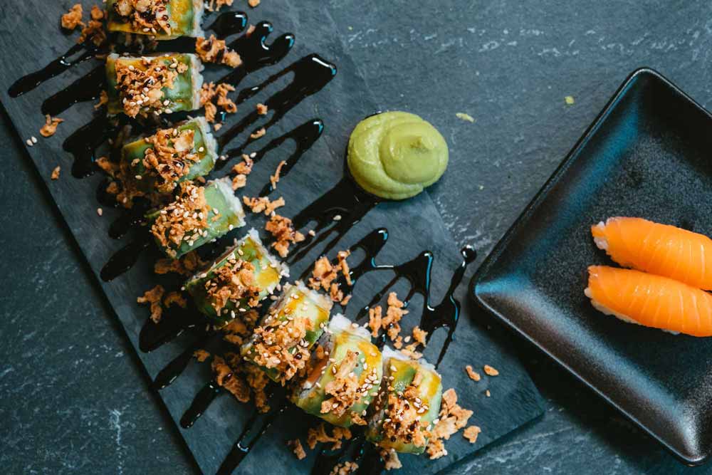 24 bitars sushi serverad på ett snyggt sätt av Chill Out Sushi.