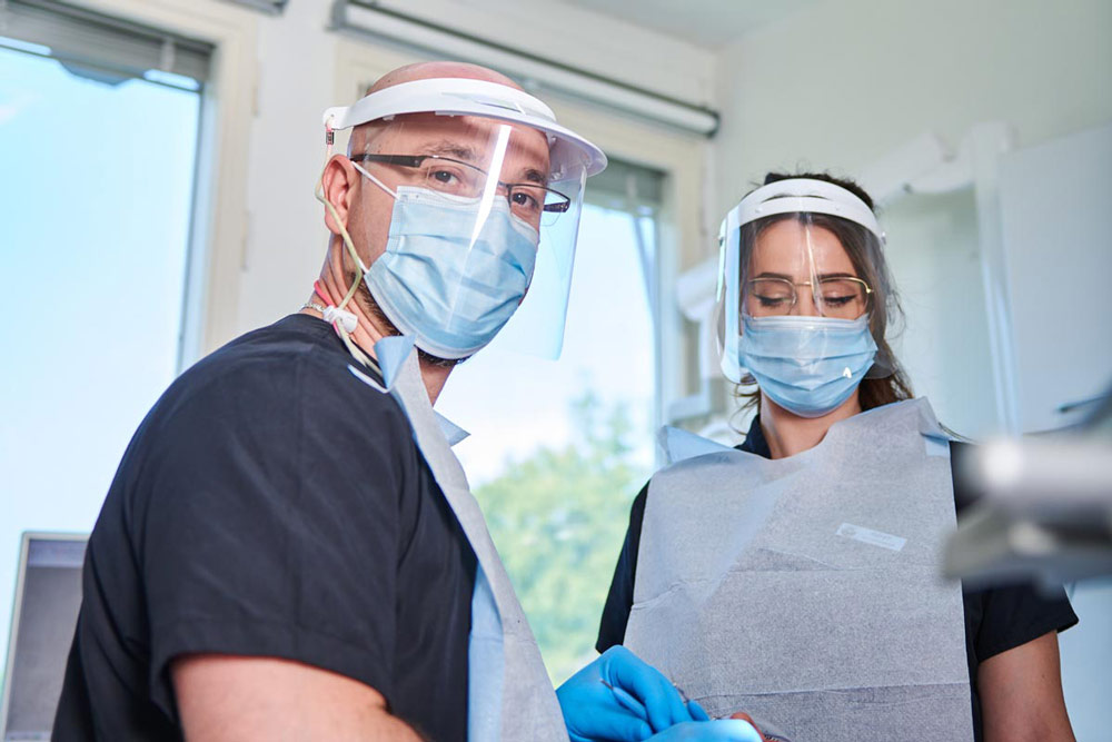 Två tandläkare på Bio Oral Dental