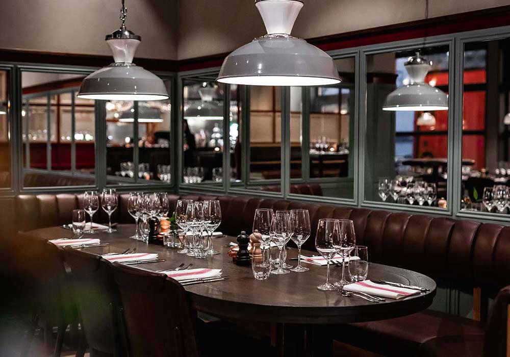 Bordsgrupp hos restaurang Fabrikrören