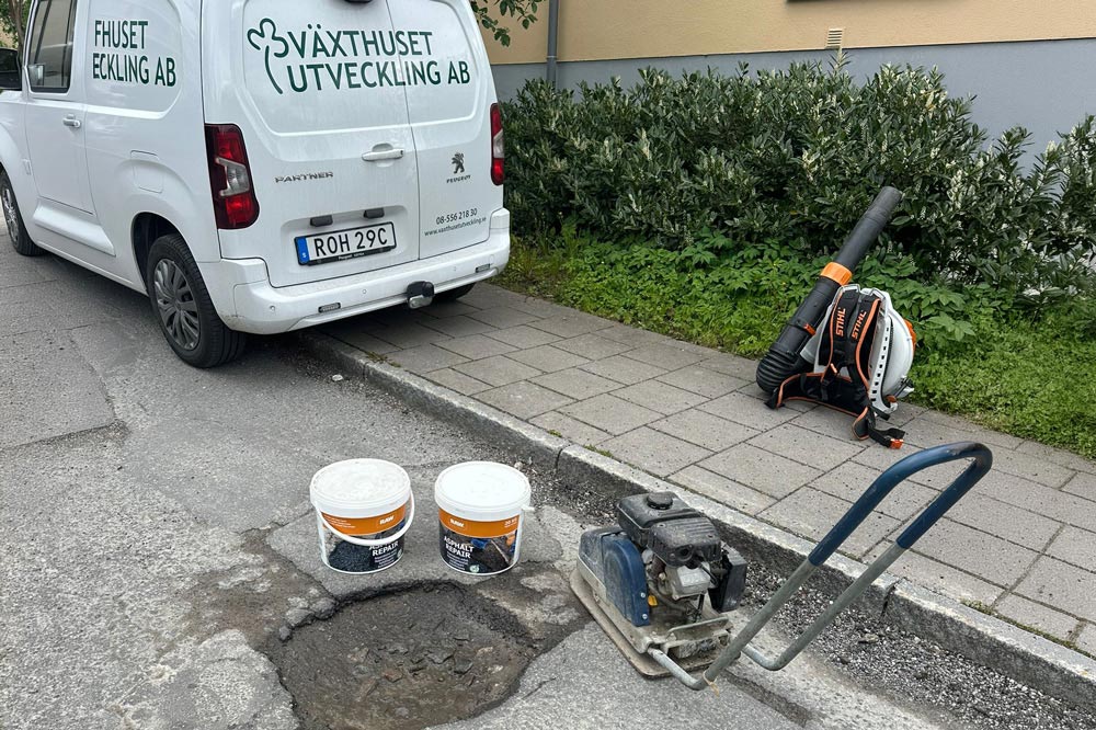 Växthuset Utvecklings bil med logotyp